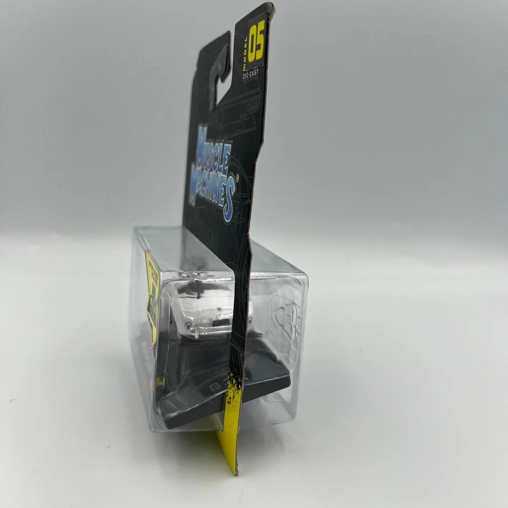 Muscle Machines 1964 Shelby Cobra 1:64 Die-Cast Car Series 1 Model 05 Stand - Picture 3 of 7
